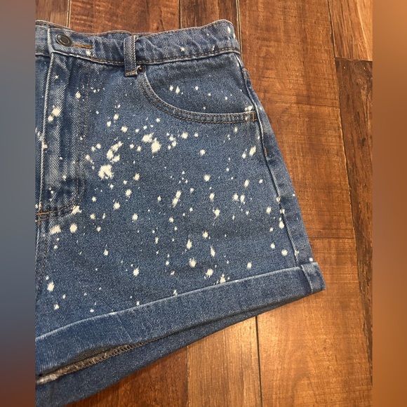 Forever 21 White Splatter Cow Print Style Jean Shorts Size 29. - Picture 4 of 11